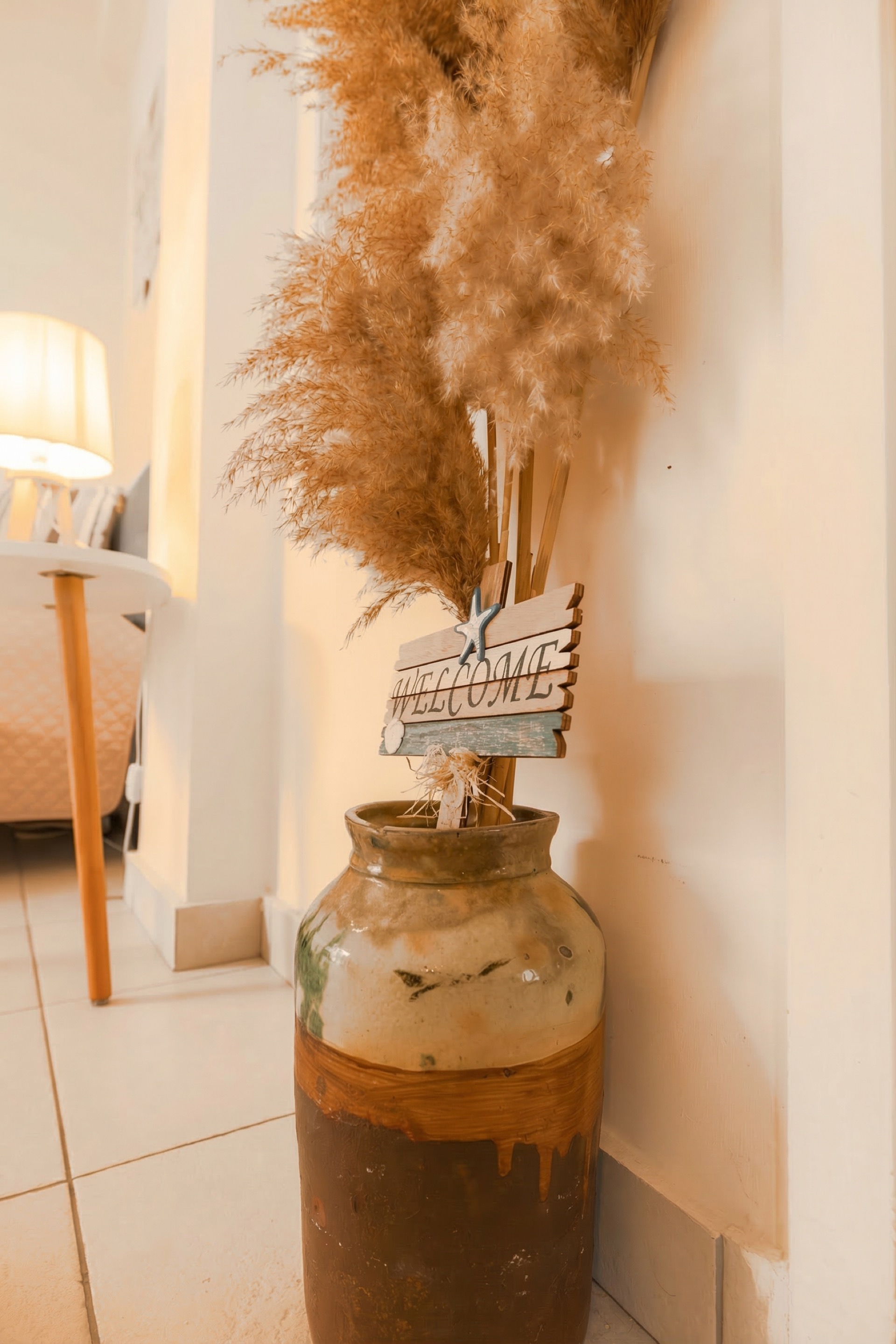 Welcome decoration with pampas grass